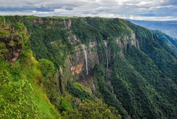 Nohsngithiang Falls or Mawsmai Falls or  Seven Sisters Falls 